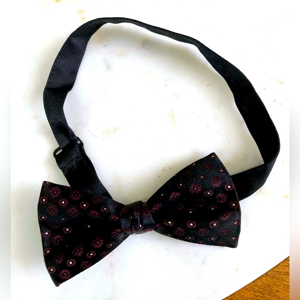 Santana patterned bow tie
